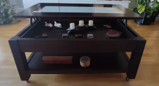 Mesa de centro elevable de madera y cristal