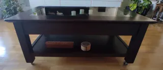 Mesa de centro elevable de madera y cristal