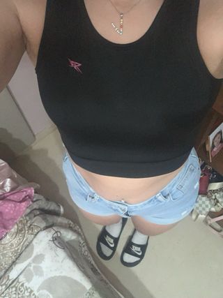 Top deportivo corto verde oliva