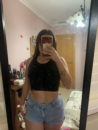 Top deportivo corto verde oliva