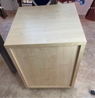 Mesita auxiliar naranja con ruedas