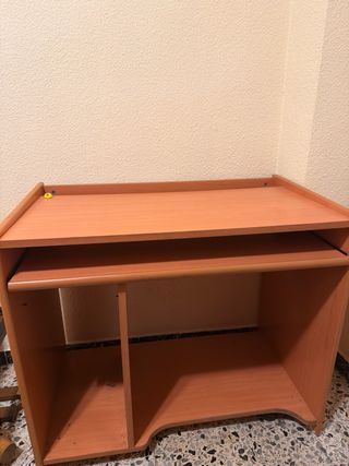 Escritorio madera y plástico