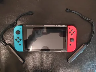 Nintendo Switch + 4 giochi e 2 controller