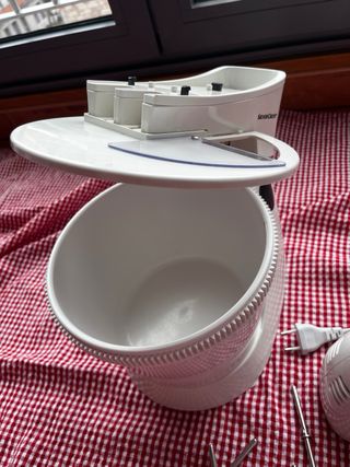 Batidora de varillas blanca