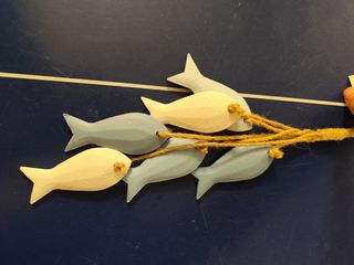Decoración de peces de madera