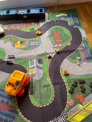 Caja deco con lote de juguetes y libro para niños