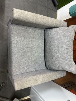 Sillón de tela gris