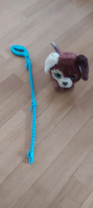 Cagnolino interattivo con guinzaglio