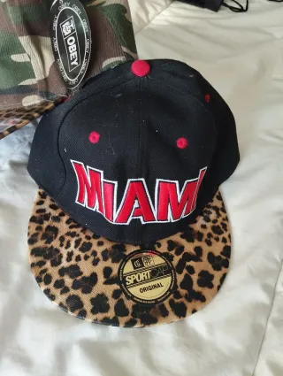 Gorras Obey Camuflaje y Leopardo