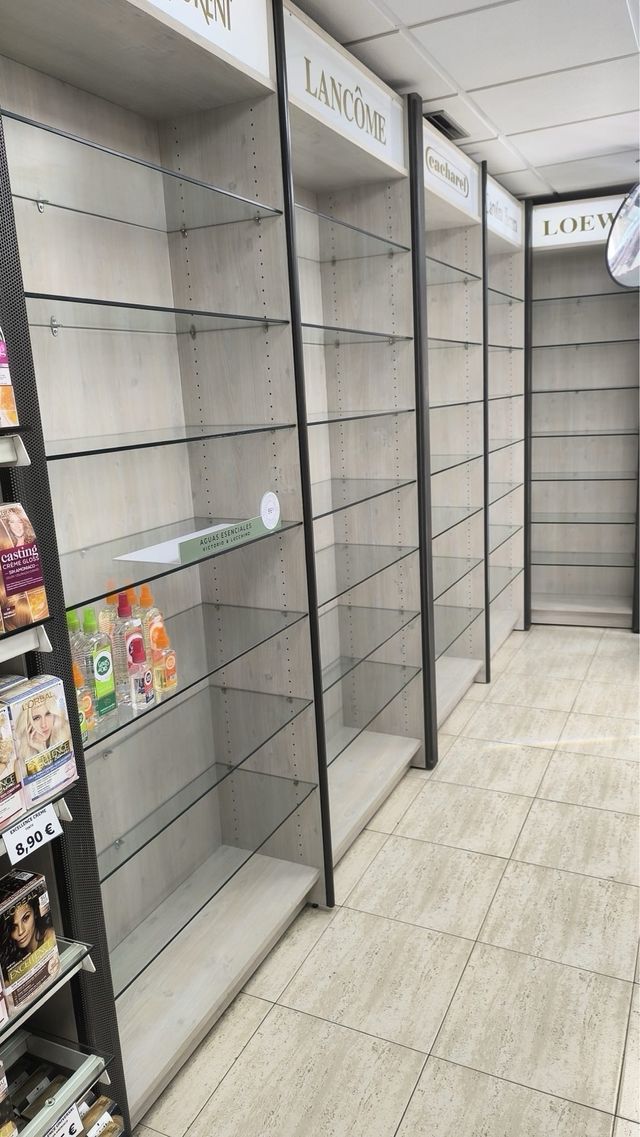 Estanterías Metálicas con Vidrio