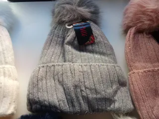 Gorros de lana con pompón