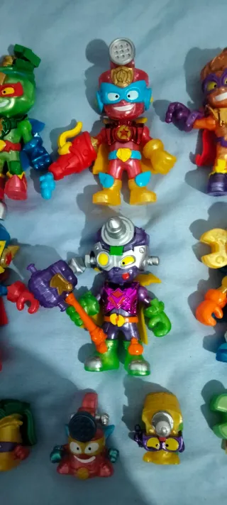 Lote Superthings con muñecos y accesorios