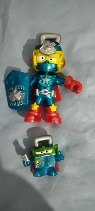 Lote Superthings con muñecos y accesorios