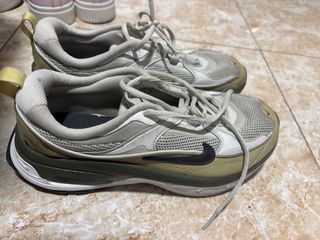 Zapatillas Nike Beige y Verde Militar