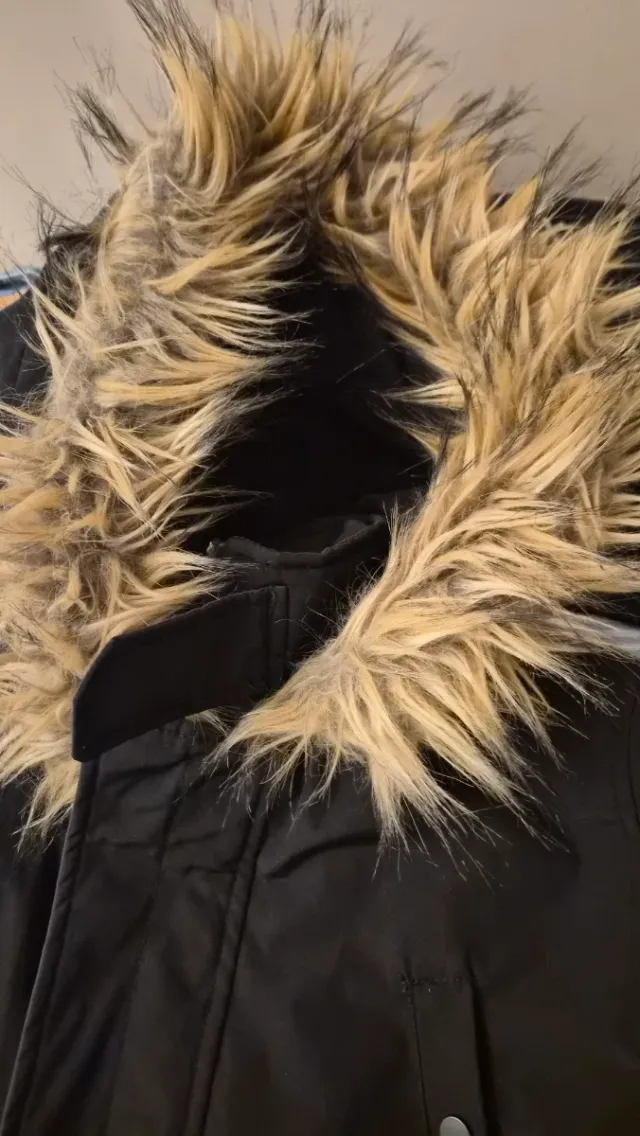 Parka New Look Talla L Negra con Capucha