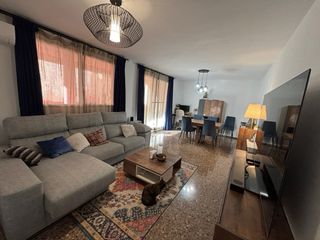 Piso en venta en Alginet con 2 plazas de garaje.