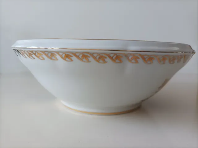 Ensaladera-legumbrera con escena romántica