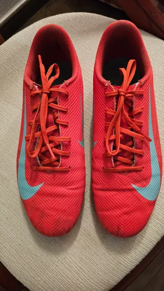 Zapatillas Fútbol Nike Rojas y Turquesa