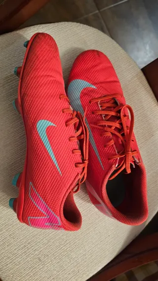 Zapatillas Fútbol Nike Rojas y Turquesa