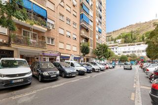 Local comercial en venta en Crta. De la Sierra en Granada