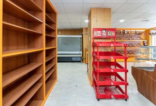 Local comercial en venta en Crta. De la Sierra en Granada