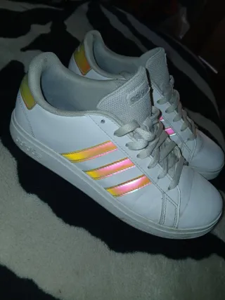 Deportivas Adidas Blancas Tiras Arcoíris