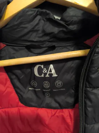 Chaqueta acolchada C&A negra y roja