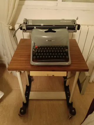 Máquina de escribir Hispano Olivetti