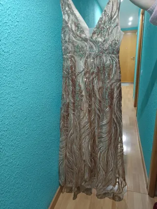 Vestido de fiesta champán con lentejuelas