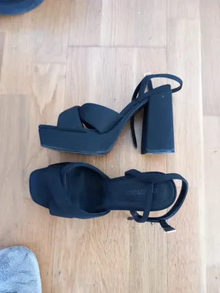 Zapatos de tacón negros