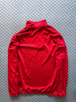 Chaqueta Hummel de deporte.