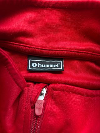 Chaqueta Hummel de deporte.