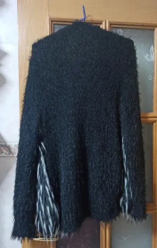 Chaqueta fiesta negra y blanca con pelo