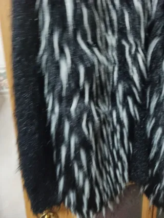 Chaqueta fiesta negra y blanca con pelo