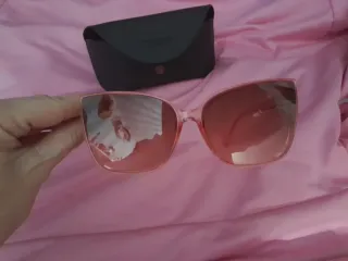 Gafas Guess con funda y paño. Regalo nunca usado