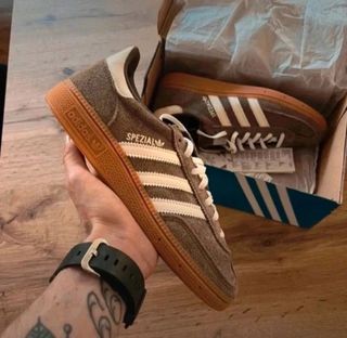 adidas Zapatillas Sin Usar en caja mujer Talla 40