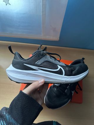 Zapatillas Nike Running Negras y Blancas