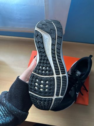 Zapatillas Nike Running Negras y Blancas