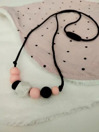 Collar lactancia y toalla bebé