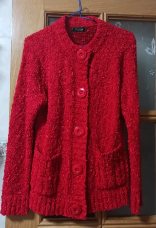 Chaqueta roja Nova con botones y bolsillos