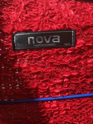Chaqueta roja Nova con botones y bolsillos