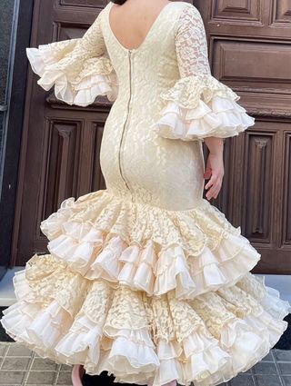 Traje de flamenca beig elástica PRECIOSO T4042