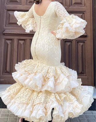Traje de flamenca beig elástica PRECIOSO T4042