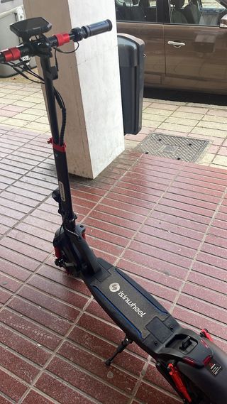 Patinete eléctrico con luces LED