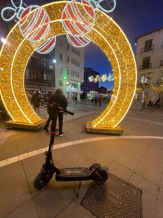 Patinete eléctrico con luces LED