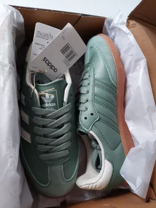 Zapatillas Adidas Verdes y Blancas