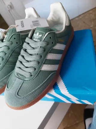 Zapatillas Adidas Verdes y Blancas