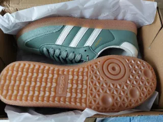 Zapatillas Adidas Verdes y Blancas