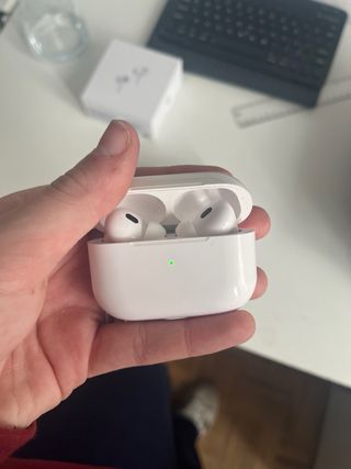 Apple AirPods 2 Blancos