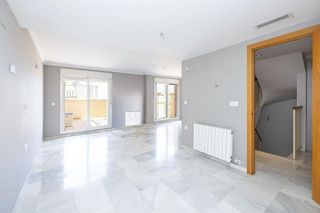 Casa pareada en venta en Bola de Oro - Serrallo en Granada